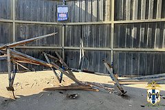 Автомобиль въехал в остановку общественного транспорта в российском городе