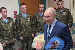 Путин приехал к раненым бойцам СВО с иконами и попал на видео