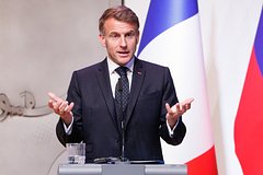 Рейтинг Макрона повторил исторический антирекорд