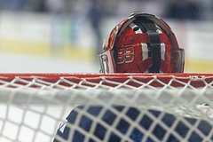 Российский вратарь забросил шайбу в матче чемпионата Белоруссии по хоккею