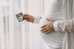 Школьницам начнут платить за беременность в российском регионе