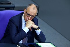 Тысячи людей в Германии вышли на митинг из-за слов Мерца