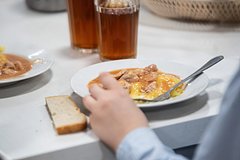 В столовой Азова детей делили на «малоимущих» и «СВО»