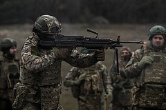 Военблогер рассказал о мошеннических схемах Запада при поставках оружия Украине
