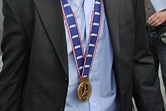 Золотую медаль сборной России по хоккею выставили на аукцион