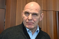 Александр Карелин открыл секцию борьбы в Самарской области