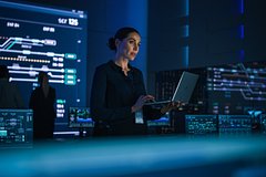 Аналитики назвали беспомощностью реакцию Британии на влияние иностранных IT-платформ