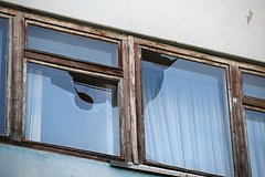 Двухэтажный дом в Донецке поврежден в результате удара ВСУ