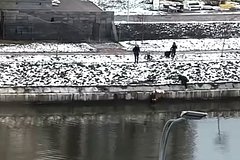 Из канала в Петербурге вытащили маленькую девочку