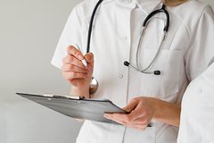 Ключ от машины застрял во лбу бывшего футболиста во время драки на матче