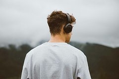 На Украине первое место в Apple Music заняла песня российских исполнителей