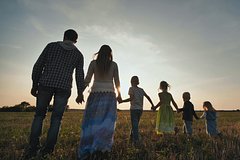 Путин призвал определить единые подходы к установлению статуса многодетной семьи