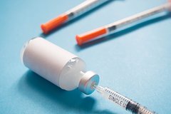 Россиян призвали не вкалывать купленные на маркетплейсах филлеры