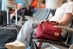 Российская тревел-блогерша назвала опасность джинсов для перелетов