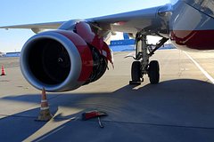 Самолет с 90 пассажирами на борту аварийно посадили в российском аэропорту