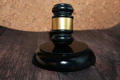 Суд заставил изнасилованную девочку помнить о своем обидчике