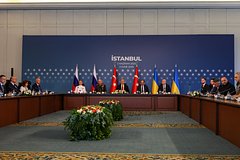 Турция захотела возобновить переговоры России и Украины