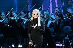 В окружении Долиной заявили о бот-атаках на имя певицы