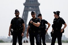 В Париже грабители протаранили витрину бутика Chanel