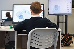 В российской школе рассказали о попытавшихся макнуть ребенка головой в унитаз подростках