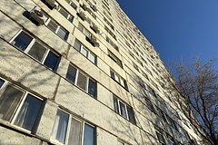 В российском городе пожилая женщина продала квартиру по «схеме Долиной»