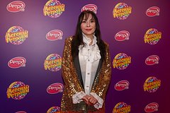 Звезде 90-х запретили выступать из-за проблем с костями