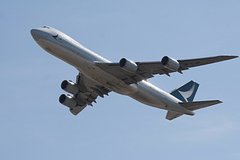 20-летнего пассажира арестовали в аэропорту за попытку разгерметизации самолета в небе