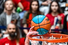 Двух российских баскетболистов дисквалифицировали на два года за ставки