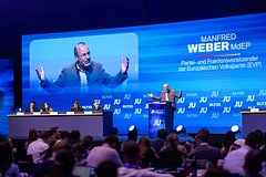 Глава крупнейшей партии в Европарламенте выступил с резким призывом по Украине