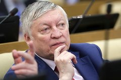 Карпов оценил лишение всех званий сбежавшего из России шахматиста