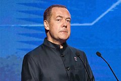 Медведев оценил укомплектование Российской армии контрактниками