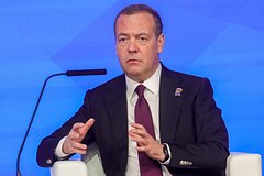 Медведев пожелал появления в Кунсткамере «тельца зеленого гомункула»