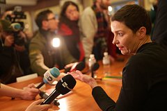 Освобожденных белорусских политзаключенных пять раз спросили об СВО