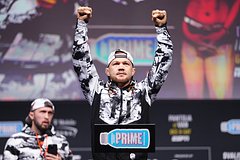 Петр Ян стал чемпионом UFC