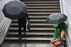 Приход дождя в Москву объяснили