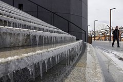 Россиян предупредили о метели и гололеде