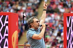 Шнуров вернется на сцену за 171 миллион рублей