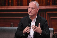 Сикорский обвинил Маска и Дмитриева в желании раздела Европы