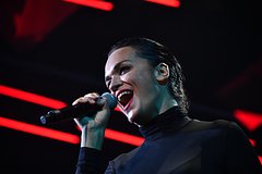 Слава захотела подать в суд на Долину