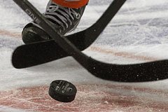 Судья нецензурно выругался в микрофон во время матча КХЛ