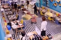 Турист в панике разбил головой стеклянную дверь ресторана в Таиланде и не выжил