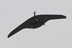 Украинские беспилотники атаковали Рязань. Их целью стал нефтеперерабатывающий завод. Один из дронов врезался в многоэтажный дом