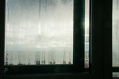 В Подмосковье девушку выкинули из окна