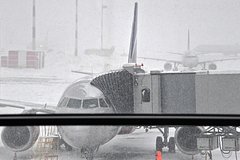 В российском аэропорту произошла задержка рейсов из-за снегопада