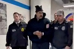 Мадуро привезли в Нью-Йорк с мешком на голове