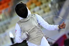 Российская рапиристка выиграла первое золото после возвращения флага