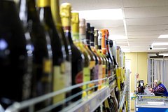 В Госдуме поддержали запрет на продажу алкоголя в некоторых регионах России