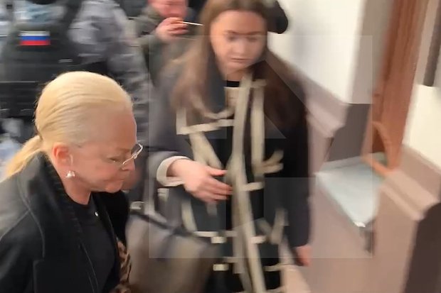 Дача показаний Долиной в суде по делу о квартире