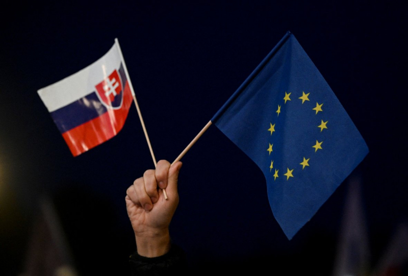 Поставки оружия Словакии Украине