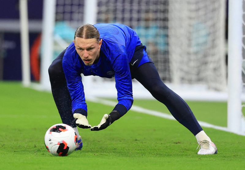 «Сафонов потрясающий!» Российский вратарь ПСЖ отбил четыре пенальти подряд и вписал себя в историю футбола. Французы обожают его